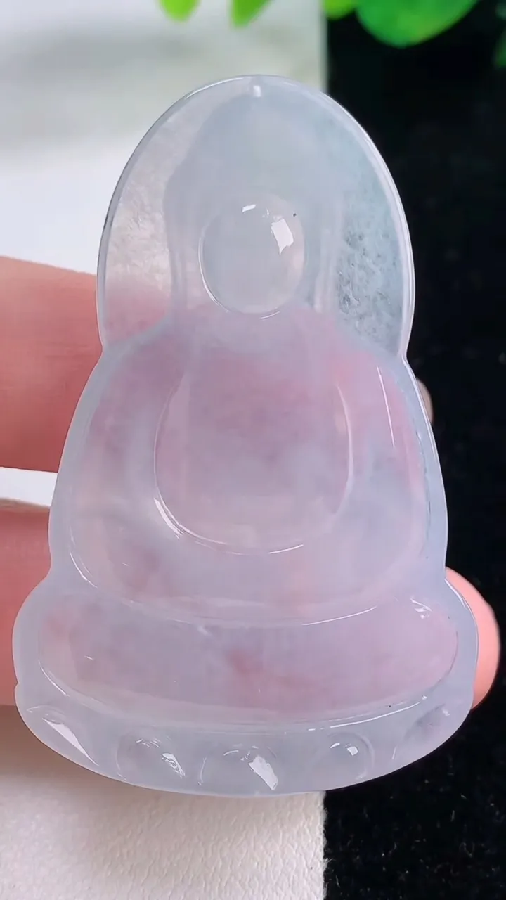 天然A货翡翠冰种紫罗兰观音菩萨吊坠，尺寸53.5-34.7-5.6，重量:18.66g
12月2日