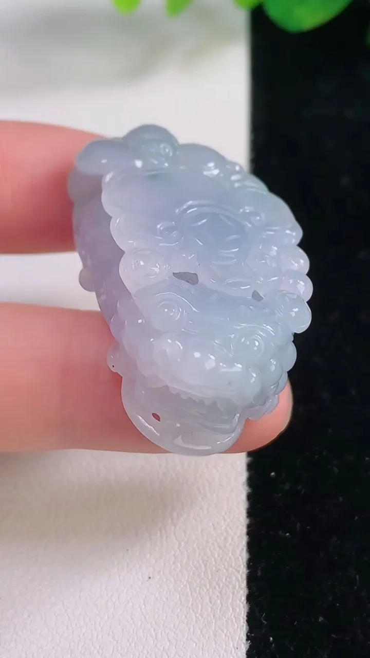 天然A货翡翠紫罗兰貔貅吊坠，尺寸38.8-20.7-12.6，重量:20.59g
12月2日