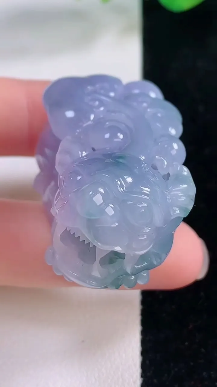 天然A货翡翠紫罗兰貔貅吊坠，尺寸42.4-23-22.2，重量:46.95g
12月2日