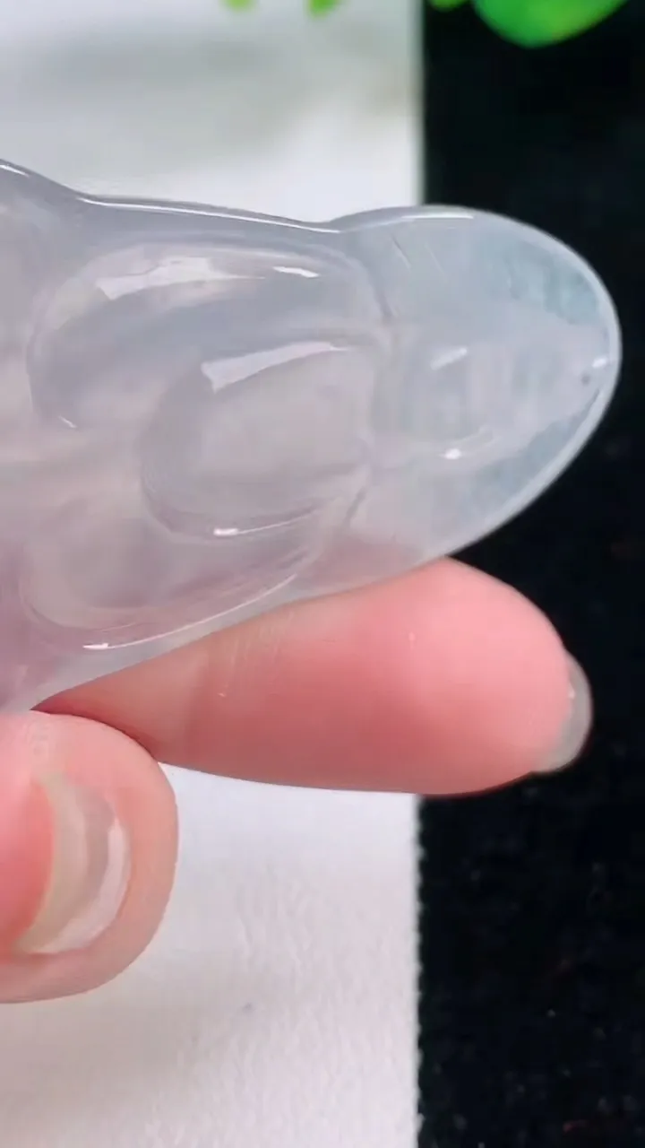 天然A货翡翠种白冰素衣观音吊坠，尺寸51.3-31.3-5.5，重量:15.32g
12月2日