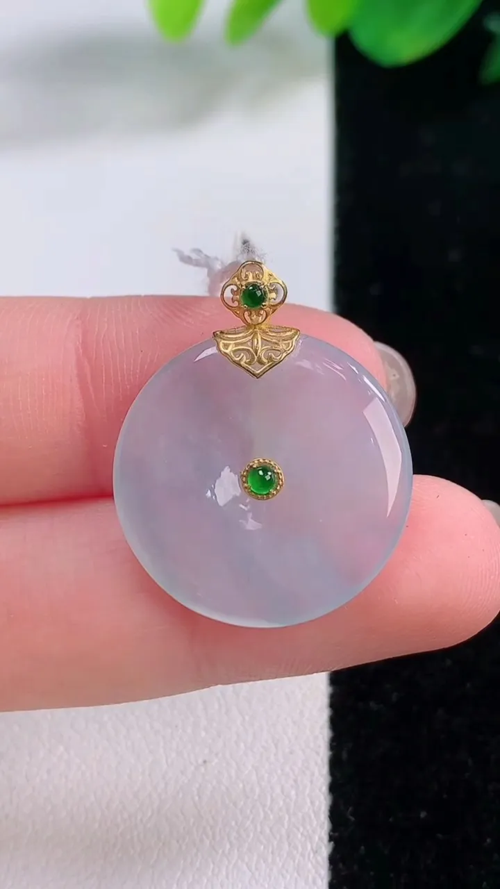 天然A货翡翠种紫罗兰平安扣吊坠，尺寸21.4-3.4，重量:4.11g
12月2日