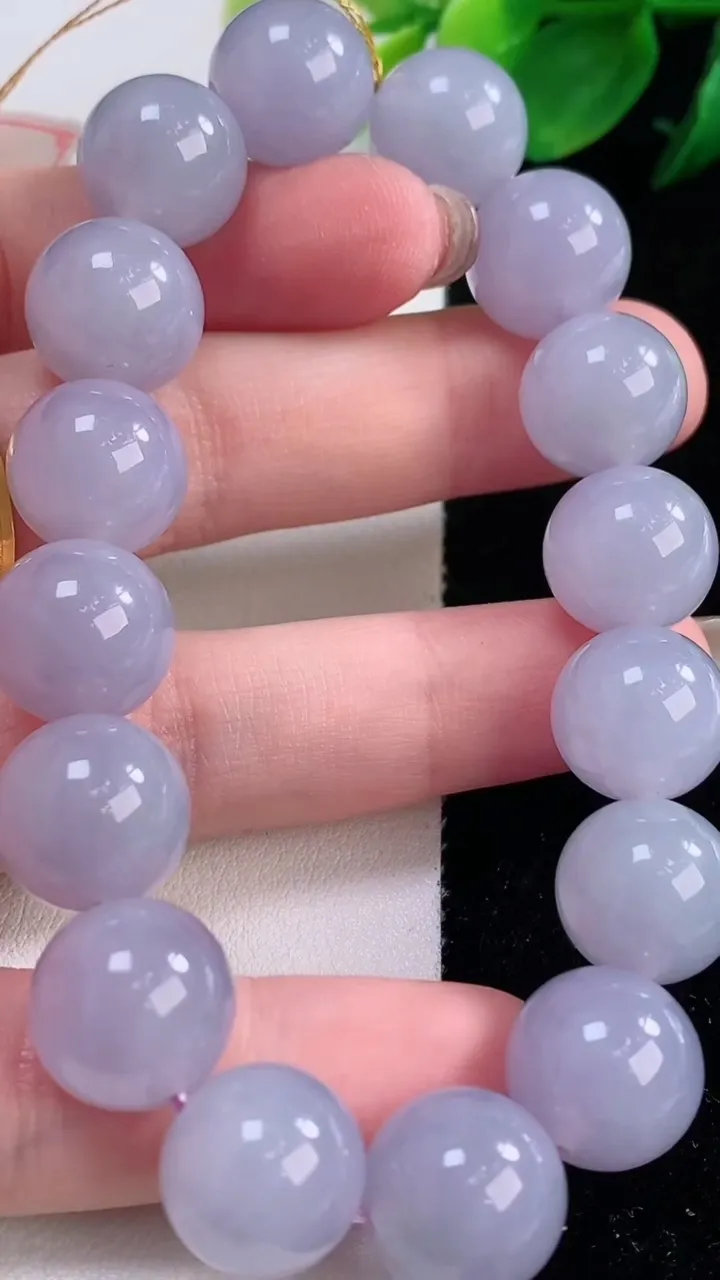 天然A货翡翠紫罗兰圆珠手串，尺寸12.4-16颗，重量:56.24g12月2日
工厂直销收藏佳品,种