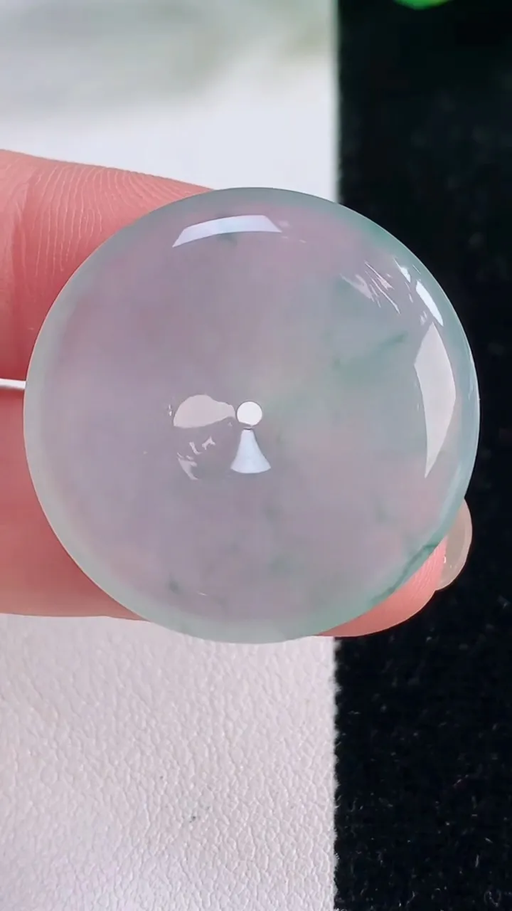 天然A货翡翠冰种飘花平安扣吊坠，尺寸29.2-5.3，重量:9.67g
12月2日