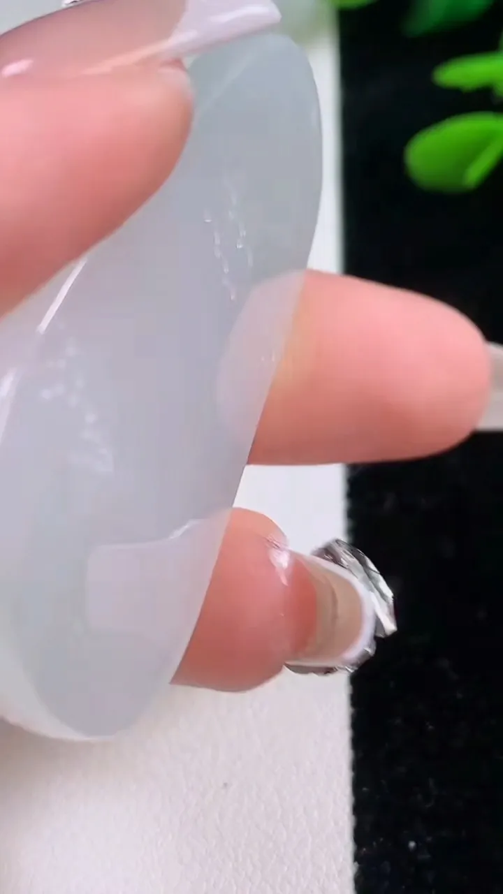 天然A货翡翠御龙不动明王吊坠，尺寸53.6-29.8-5.8，重量:20.87g
12月2日