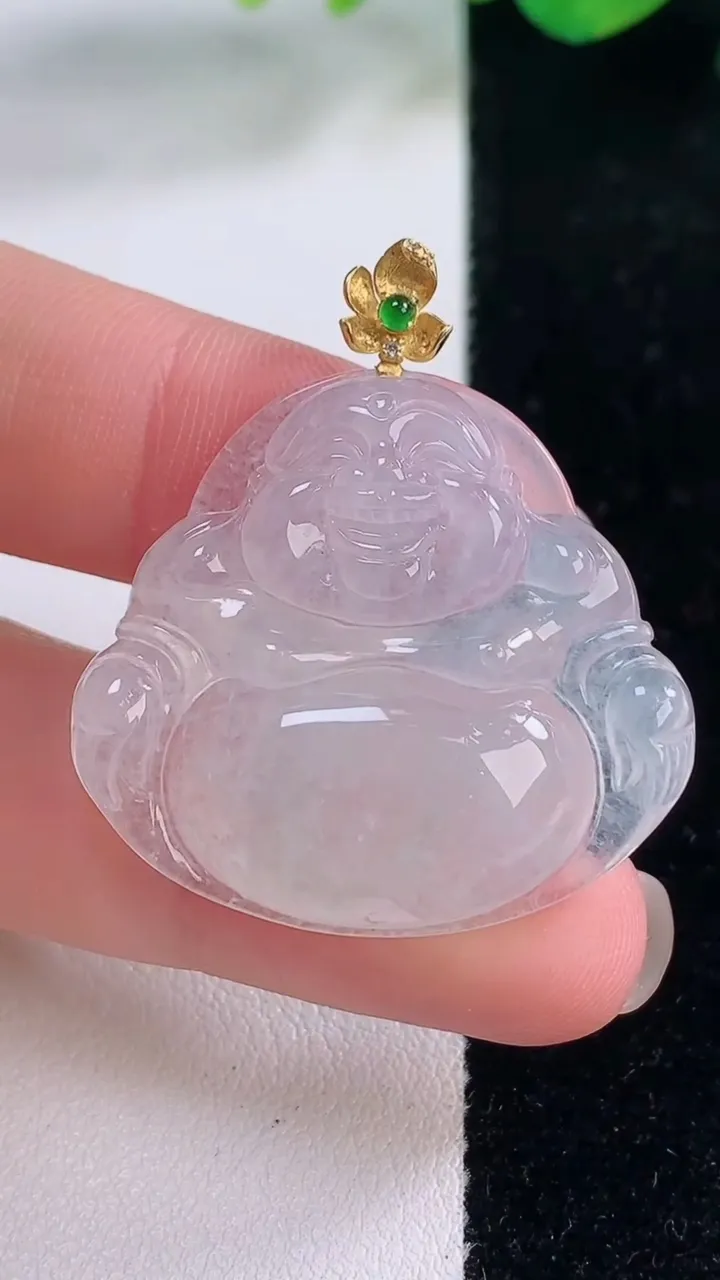 天然A货翡翠种白冰佛公吊坠，尺寸29.8-32.4-5.5，重量:8.85g
12月2日