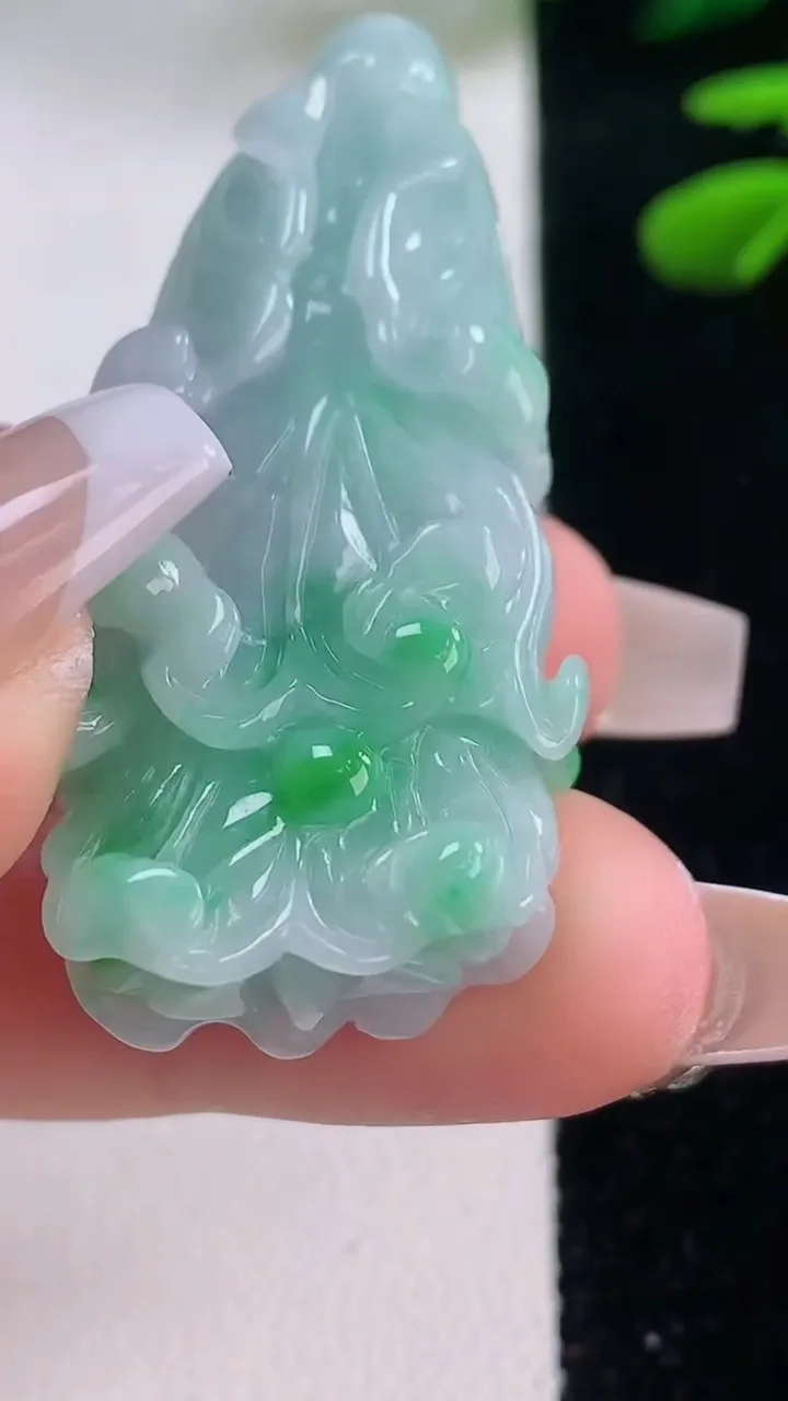 天然A货翡翠金蟾吊坠，尺寸44.4-22-11.7，重量:22.84g
12月2日