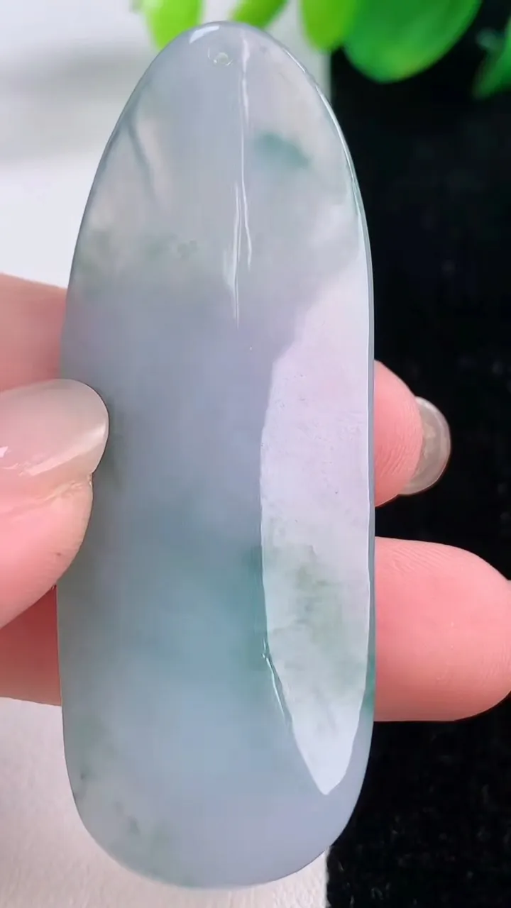 天然A货翡翠冰种飘花悟道吊坠，尺寸61-22.7-9.4，重量:21.90g
12月2日