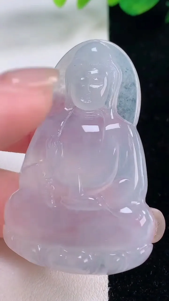 天然A货翡翠冰种紫罗兰观音菩萨吊坠，尺寸53.5-34.7-5.6，重量:18.66g
12月2日