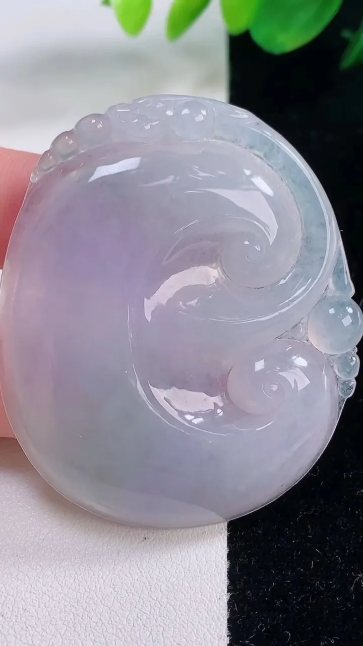 天然A货翡翠紫罗兰如意吊坠，尺寸55.2-47-5.9，重量:28.84g
12月2日