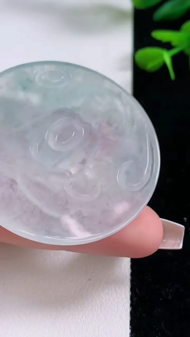 天然A货翡翠冰种飘花大日如来吊坠，尺寸49-4.8，重:23.34g
12月2日