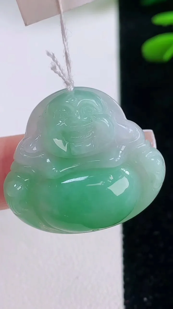 天然A货翡翠佛公吊坠，尺寸25.8-28.8-6.5，重量:7.17g
12月2日