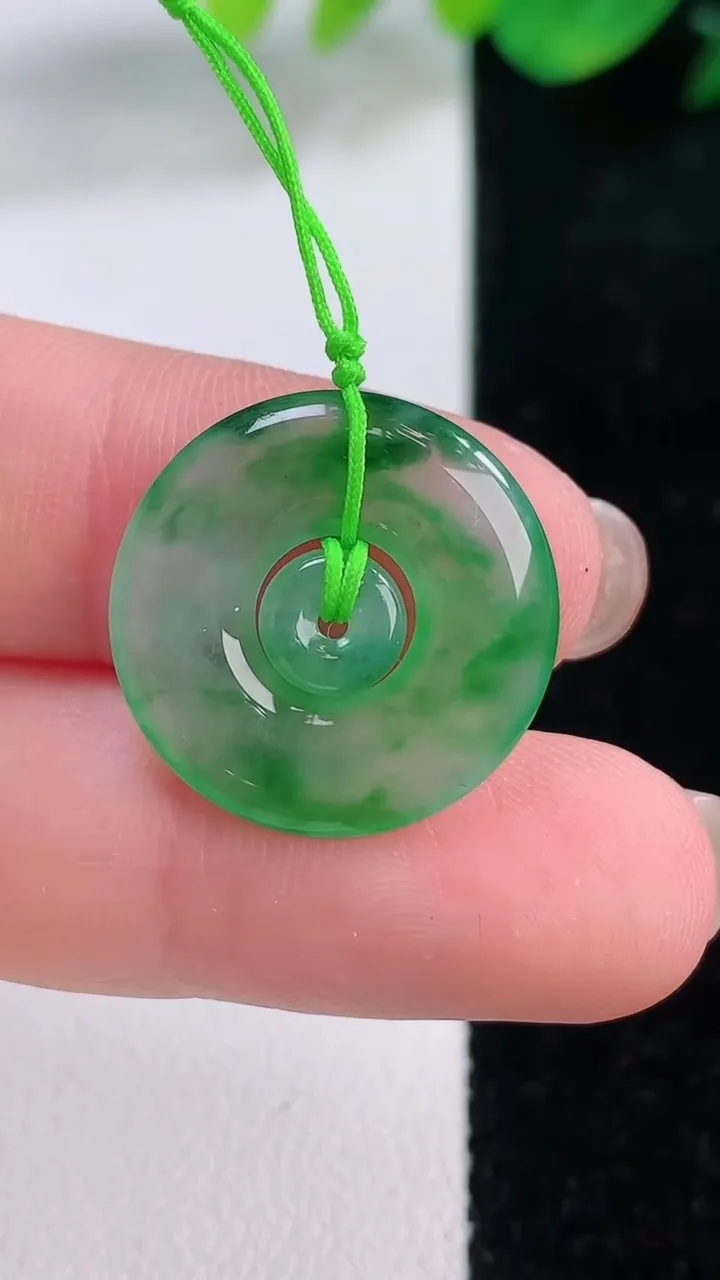 天然A货翡翠母子平安扣吊坠，尺寸19.2-2.6，重量:2.15g
12月2日