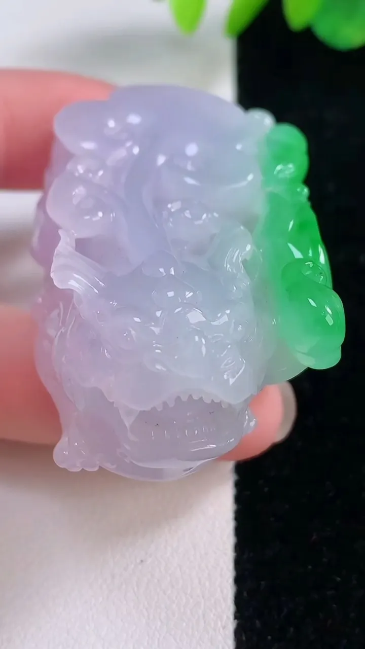 天然A货翡翠指环扳指，尺寸20.5-12-4.6，重量:13.60g2025年12月2日
工厂直销收