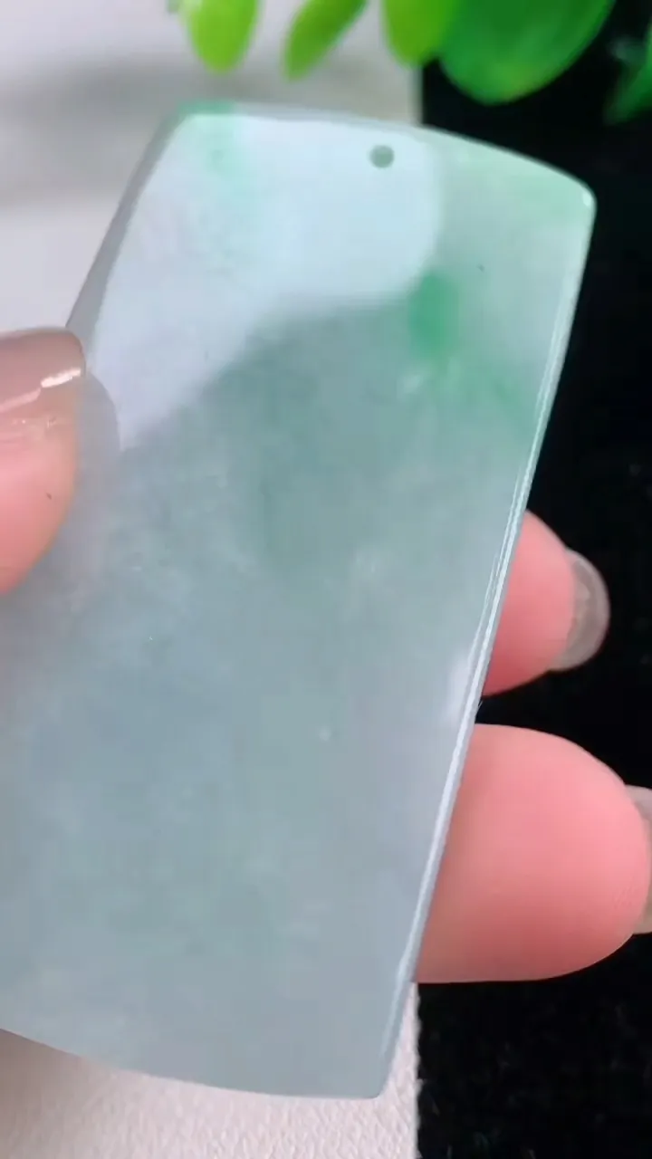 天然A货翡翠普贤菩萨吊坠，尺寸56.8-30.3-8.6，重量:34.00g
12月2日