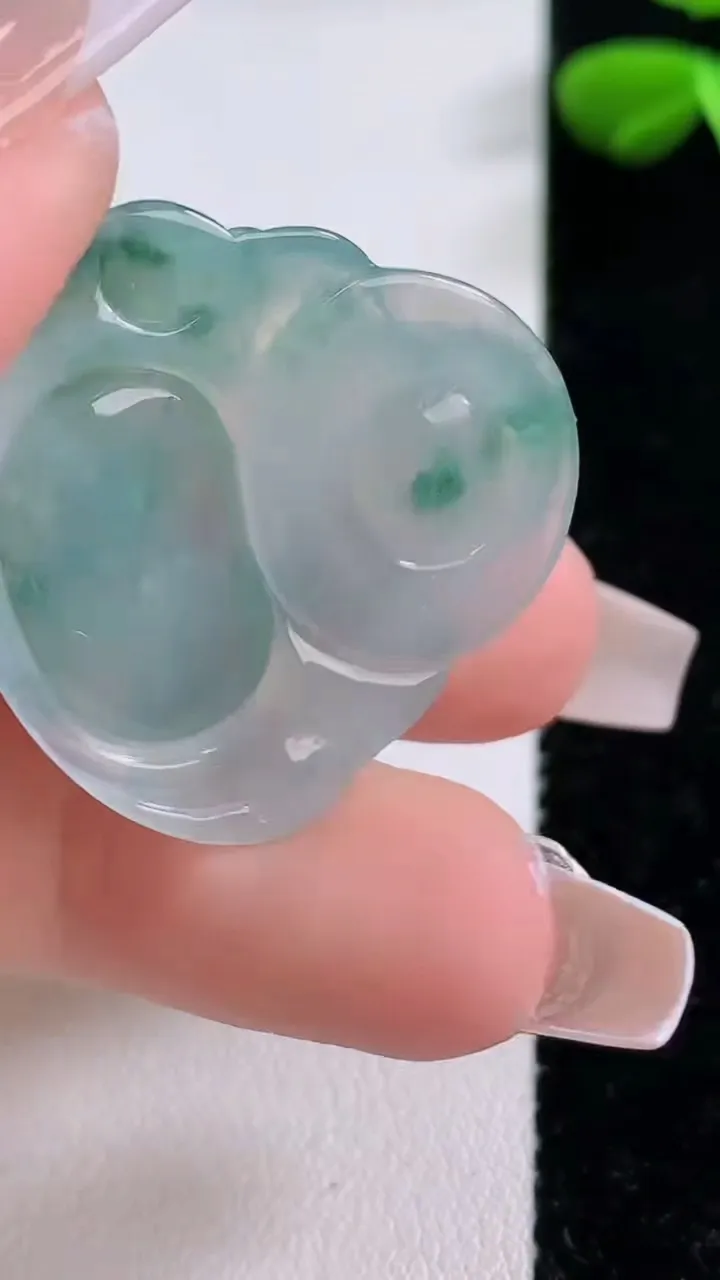 天然A货翡翠冰种飘花佛公吊坠，尺寸29-30.6-6.2，重:8.22g
12月2日