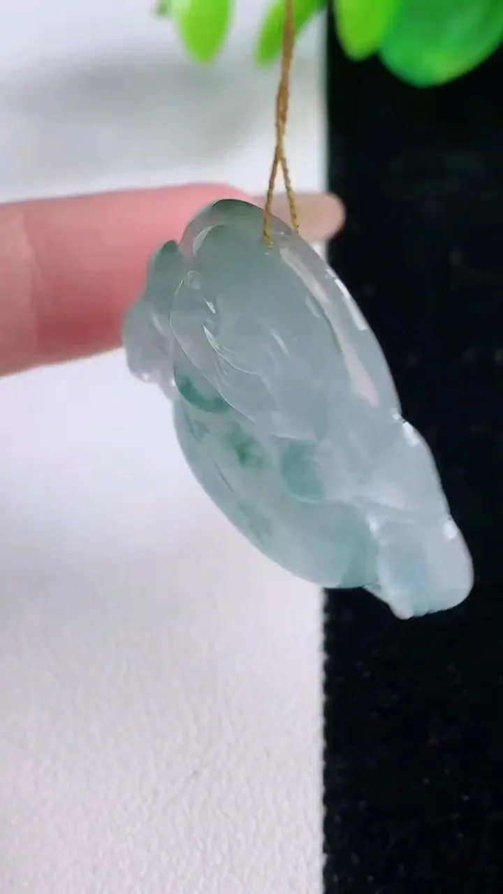 天然A货翡翠种飘花佛公吊坠，尺寸31.8-34.5-5.6，重量:9.62g
12月2日