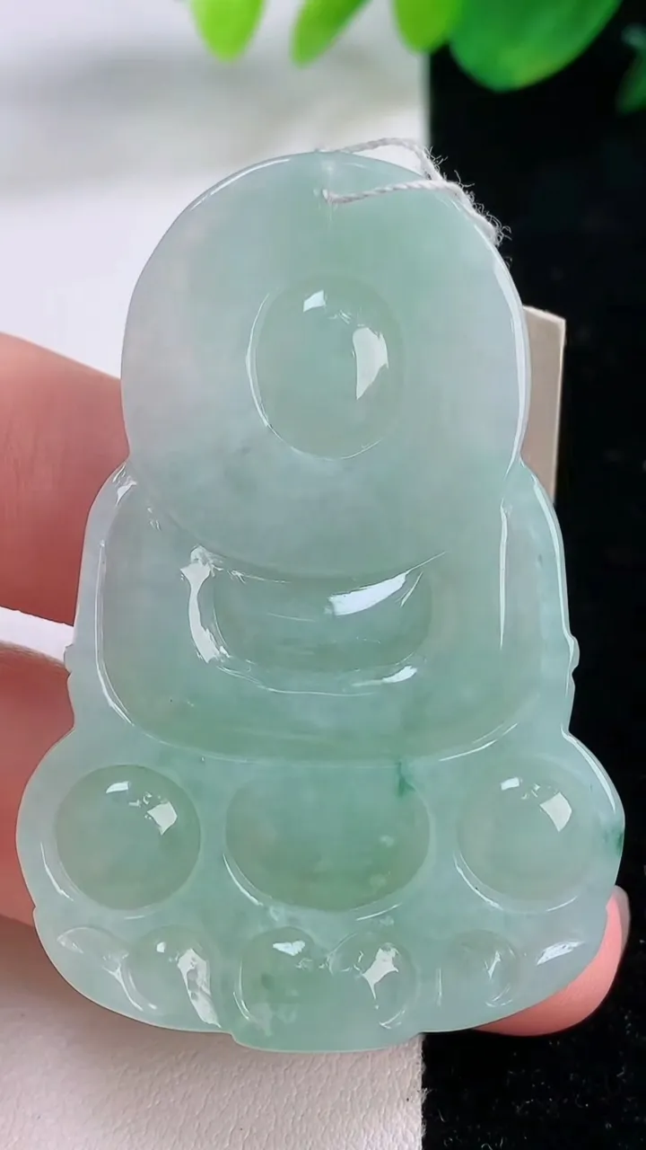 天然A货翡翠观音菩萨吊坠，尺寸53.5-36.6-6.3，重量:21.39g
12月2日