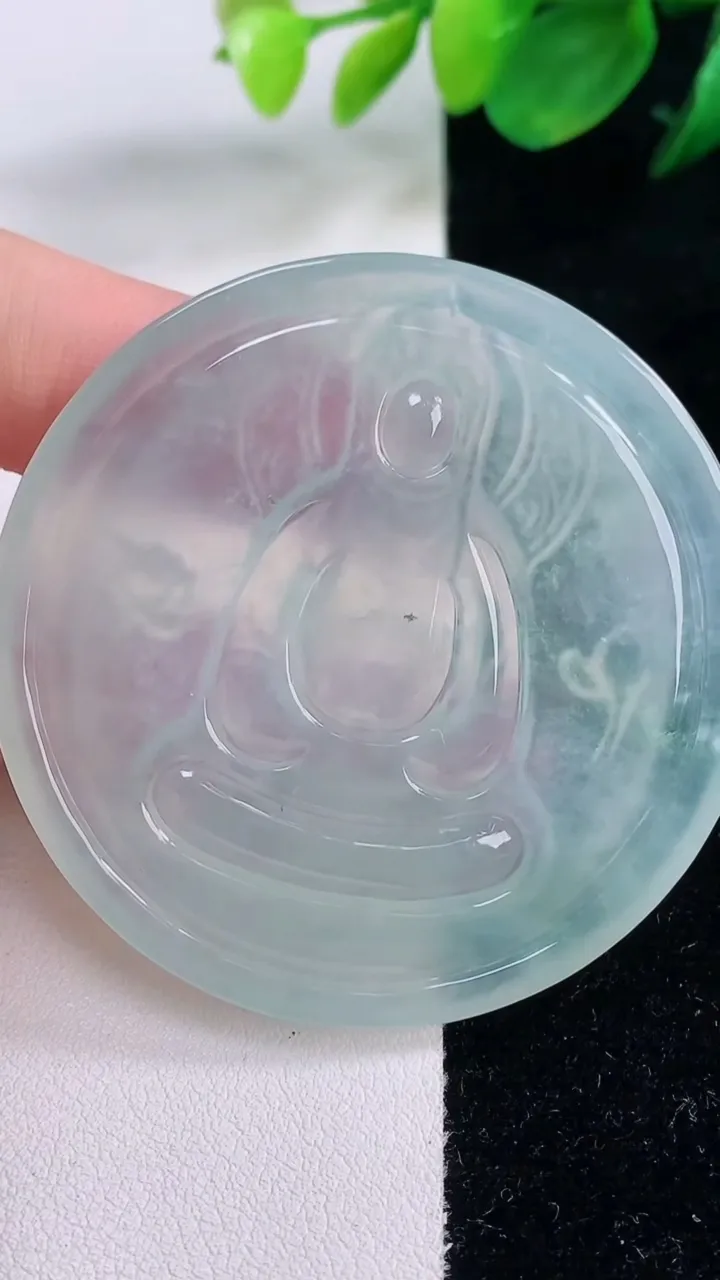 天然A货翡翠观音菩萨吊坠，尺寸54-4.6，重量:30.16g
12月2日