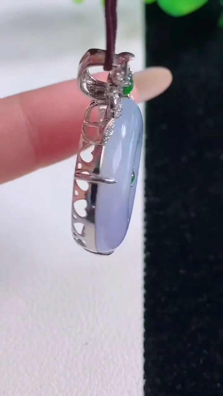 天然A货翡翠18K金紫罗兰平安扣吊坠，尺寸34.8-24.3-7.6，重量:9.54g
12月2日