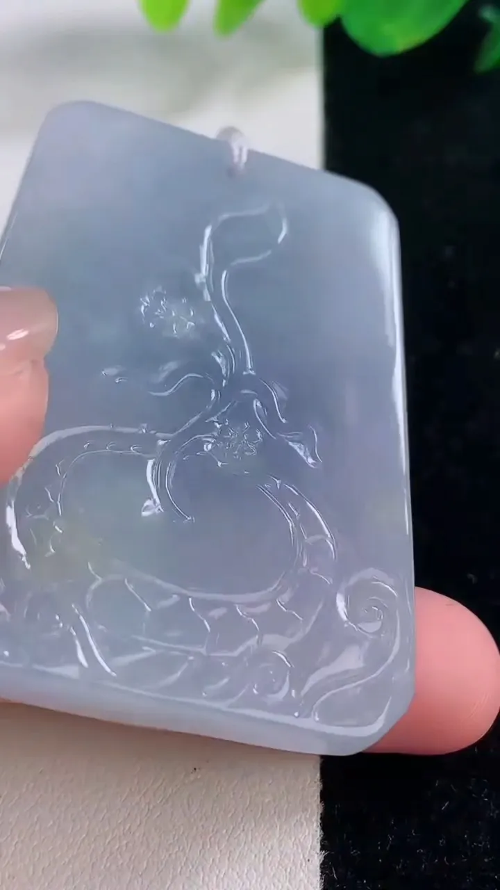 天然A货翡翠紫罗兰妈祖吊坠，尺寸51-40.6-7.9，重量:38.02g
12月2日