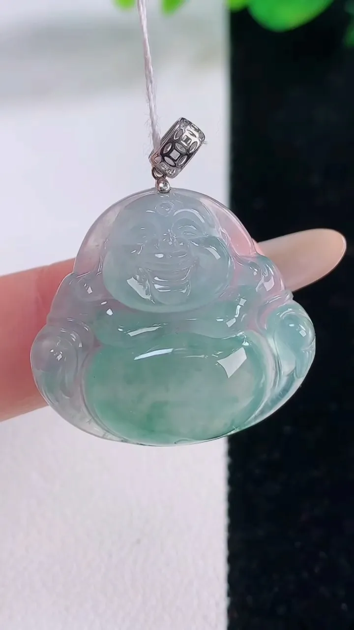 天然A货翡翠种飘花佛公吊坠，尺寸24.3-26.6-5.9，重量:6.10g
12月2日