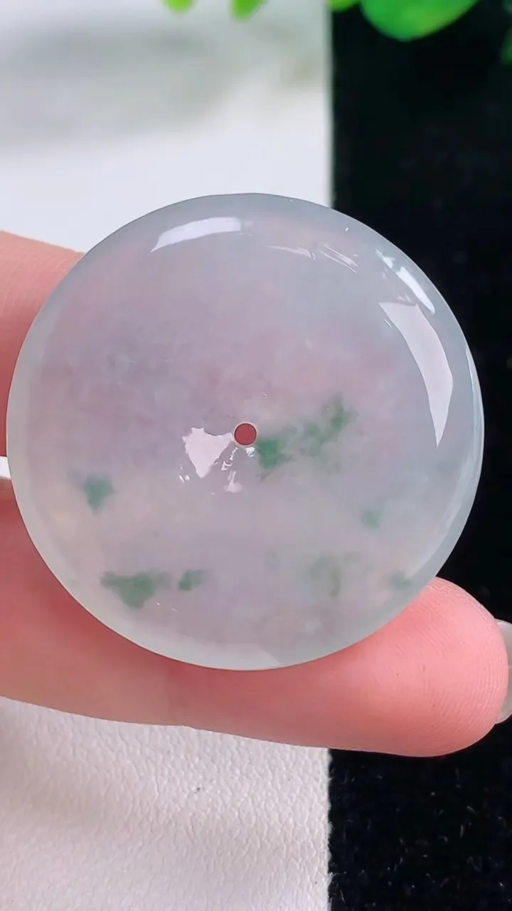 天然A货翡翠种飘花平安扣吊坠，尺寸33.4-5.7，重量:14.30g
12月2日