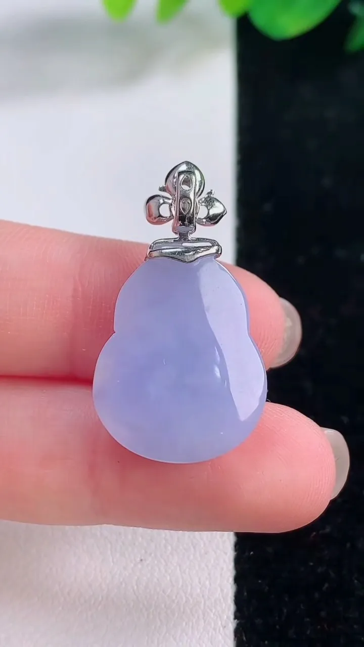 天然A货翡翠18K金紫罗兰葫芦吊坠，尺寸21.4-16.6-7.2，重量:5.04g
12月2日