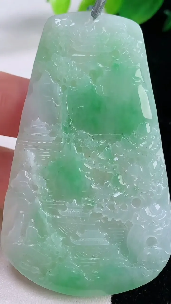 天然A货翡翠山水牌吊坠，尺寸68.7-41.4-5.2，重量:34.27g
12月2日