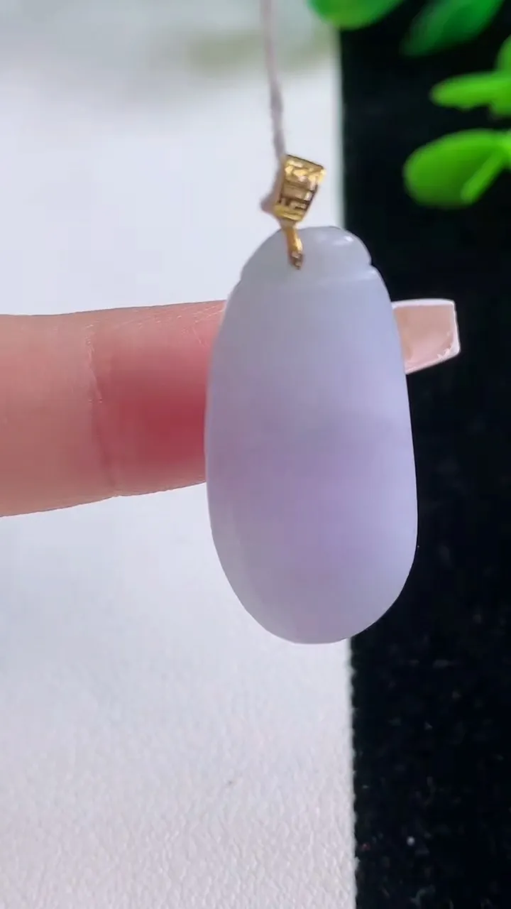 天然A货翡翠18K金紫罗兰福瓜吊坠，尺寸34.7-14.3-5.5，重量:5.94g
12月2日