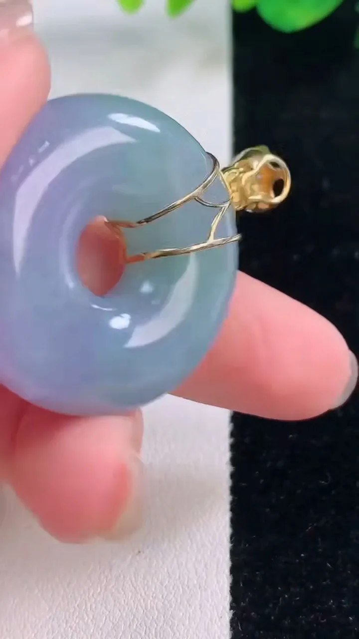 天然A货翡翠18K金春带彩紫罗兰平安环吊坠，尺寸29.7-10，重量:22.55g
12月2日