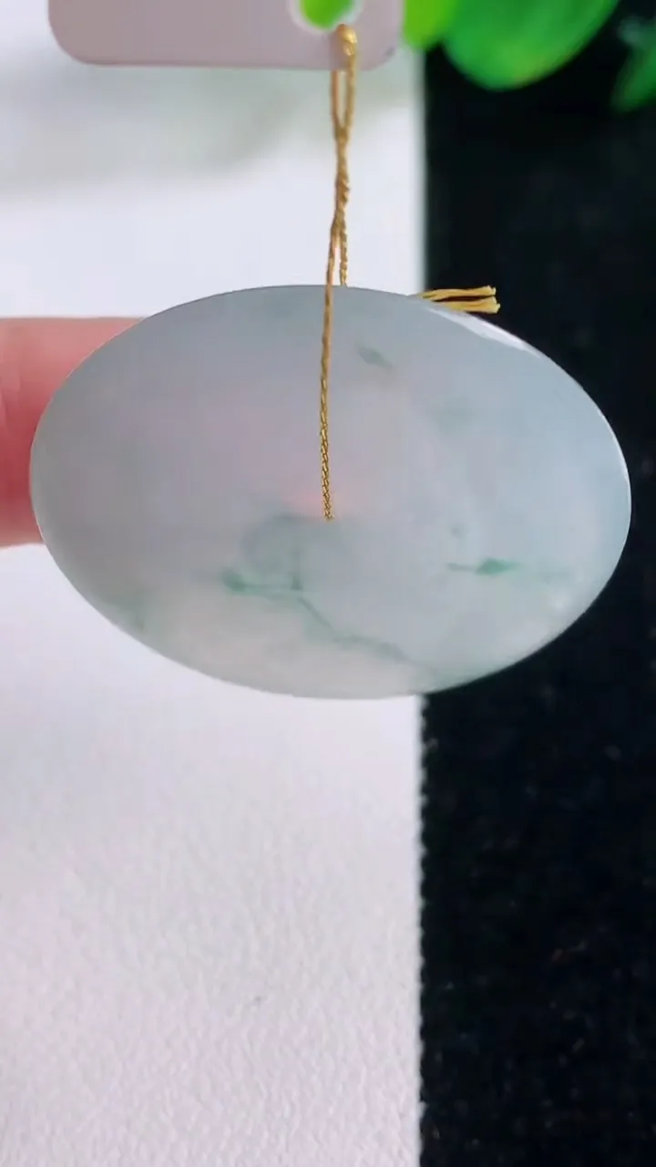 天然A货翡翠冰种飘花平安扣吊坠，尺寸32-5，重量:11.12g
12月2日