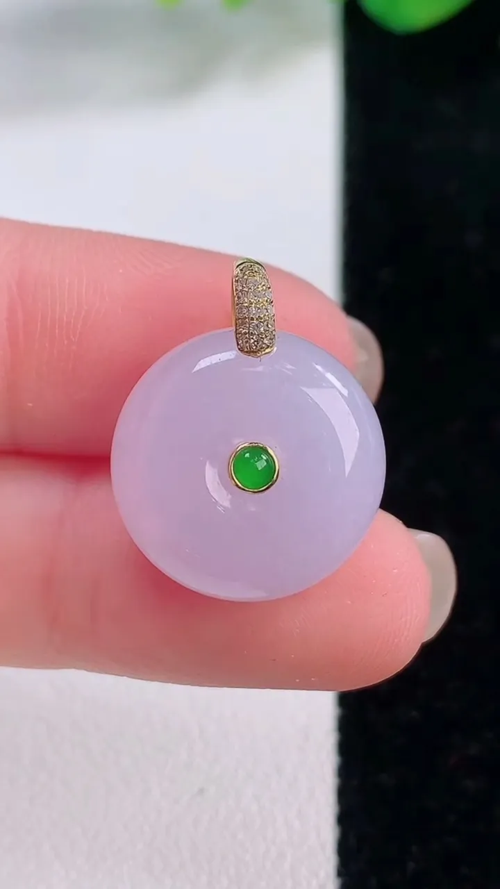 天然A货翡翠18K金紫罗兰平安扣吊坠，尺寸17-7.4，重量:5.08g
12月2日