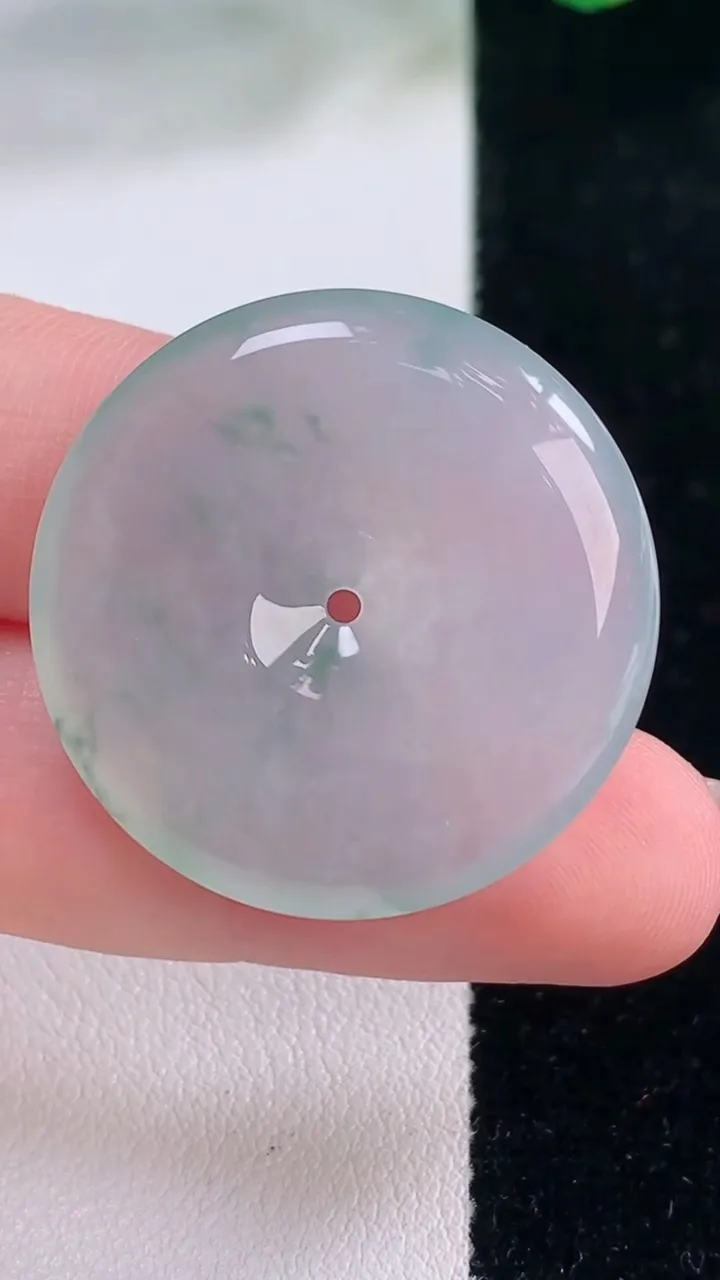 天然A货翡翠冰种飘花平安扣吊坠，尺寸29.2-5.3，重量:9.67g
12月2日