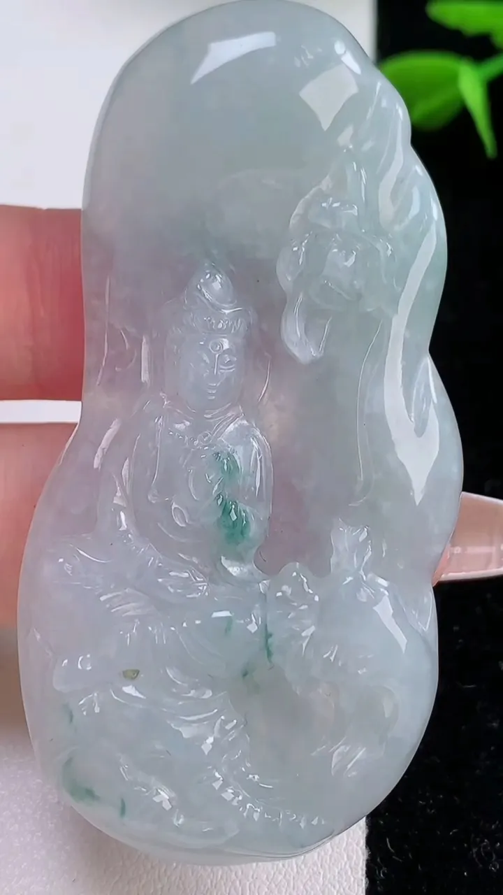 天然A货翡翠飘花普贤菩萨吊坠，尺寸64.5-31.8-6，重:23.23g
12月2日