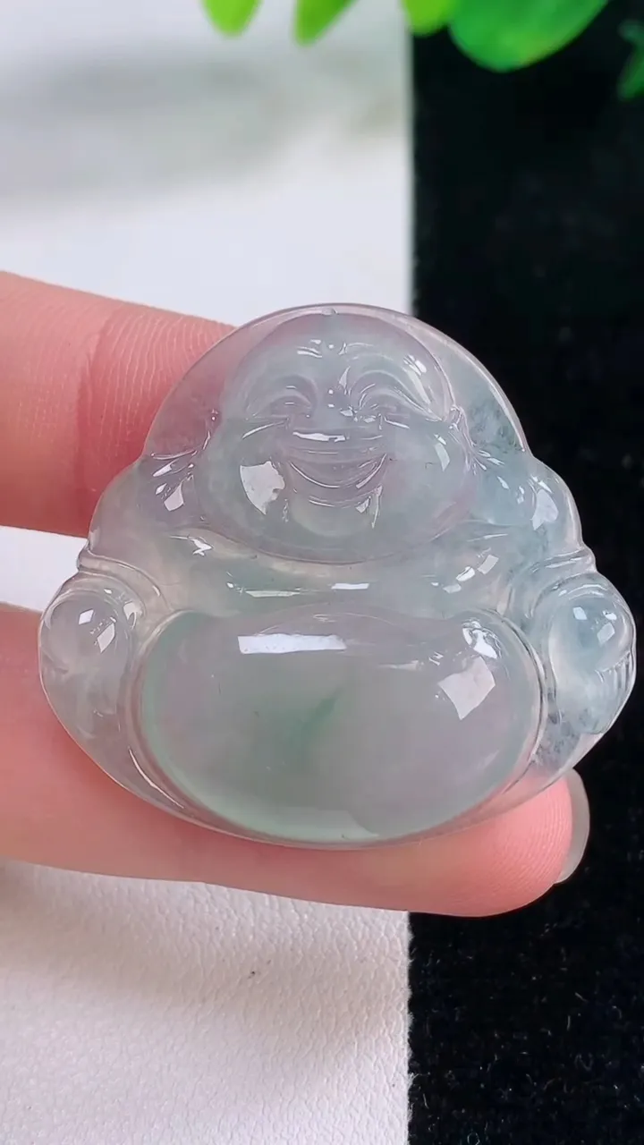 天然A货翡翠佛公吊坠，尺寸33.4-36.7-6.2，重量:11.28g
12月2日