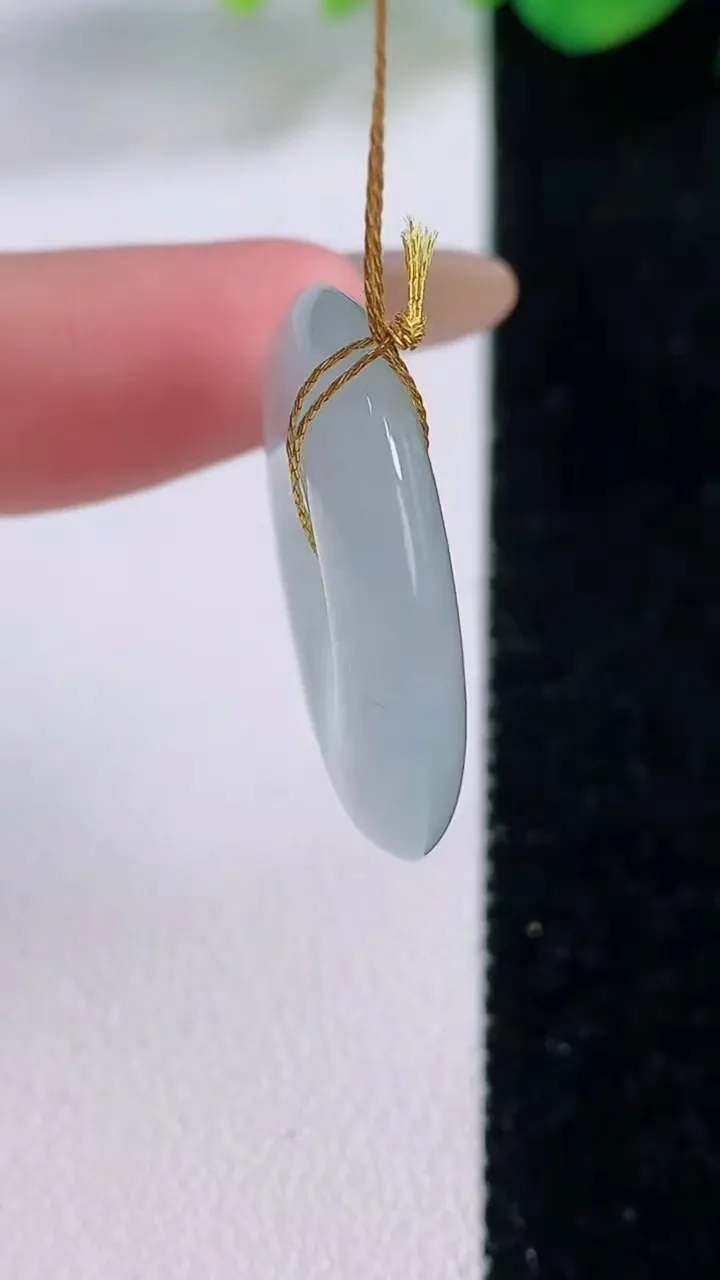 天然A货翡翠冰种飘花平安扣吊坠，尺寸25.8-5.2，重量:8.18g
12月2日