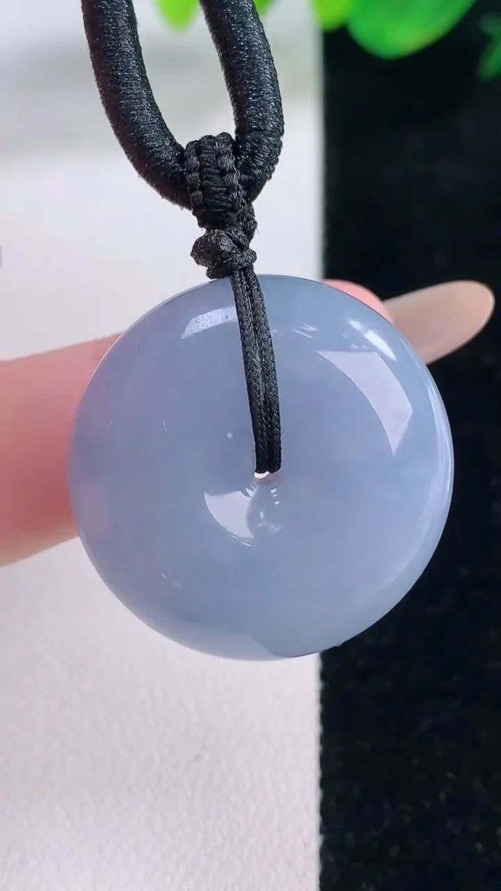 天然A货翡翠紫罗兰平安扣吊坠，尺寸25.3-10.4，重量:16.35g
12月2日