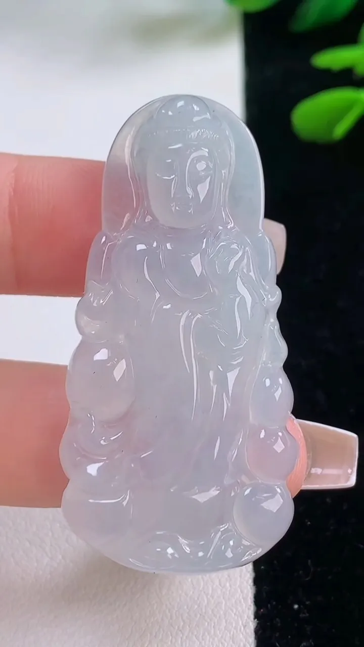 天然A货翡翠观音菩萨吊坠，尺寸49.4-23.5-5.7，重量:12.64g
12月2日