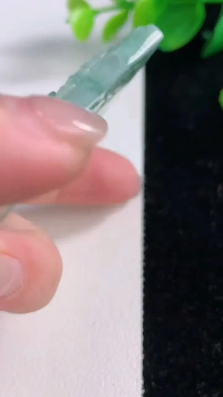 天然A货翡翠山水牌吊坠，尺寸70-51-7，重量:55.48
12月2日