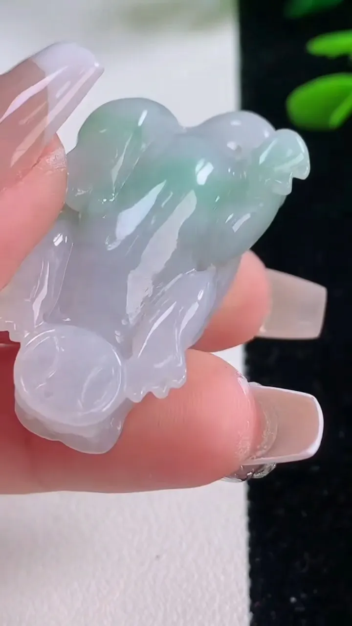 天然A货翡翠貔貅吊坠，尺寸39-21-11.8
12月2日