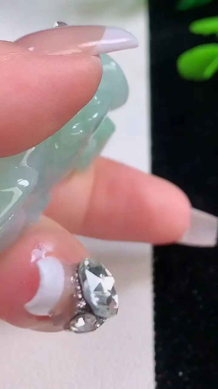 天然A货翡翠霸王貔貅吊坠，尺寸47.2-25.8-12，重量:35.81g
12月2日