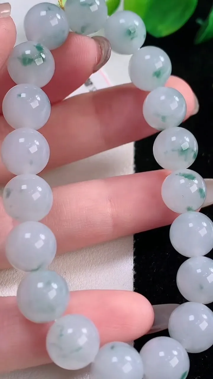 天然A货翡翠种飘花圆珠手串，尺寸10-19颗，重量:32.59g12月2日
工厂直销收藏佳品,种好水
