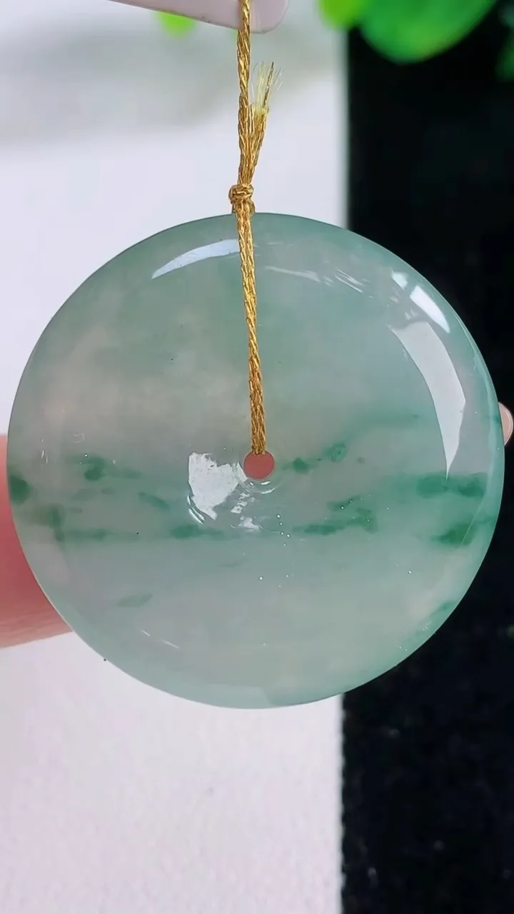 天然A货翡翠冰种飘花平安扣吊坠，尺寸29-5.4，重量:10.76g
12月2日