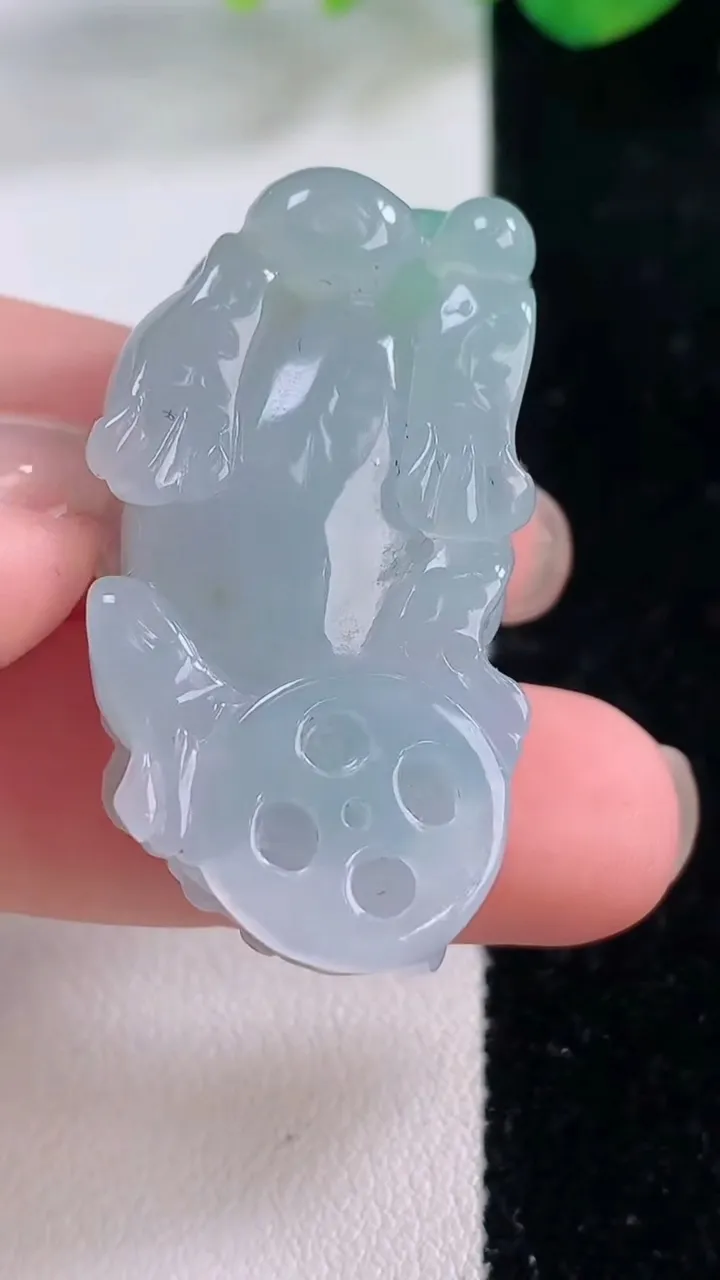 天然A货翡翠貔貅吊坠，尺寸38-19.6-12，重量:18.89g
12月2日