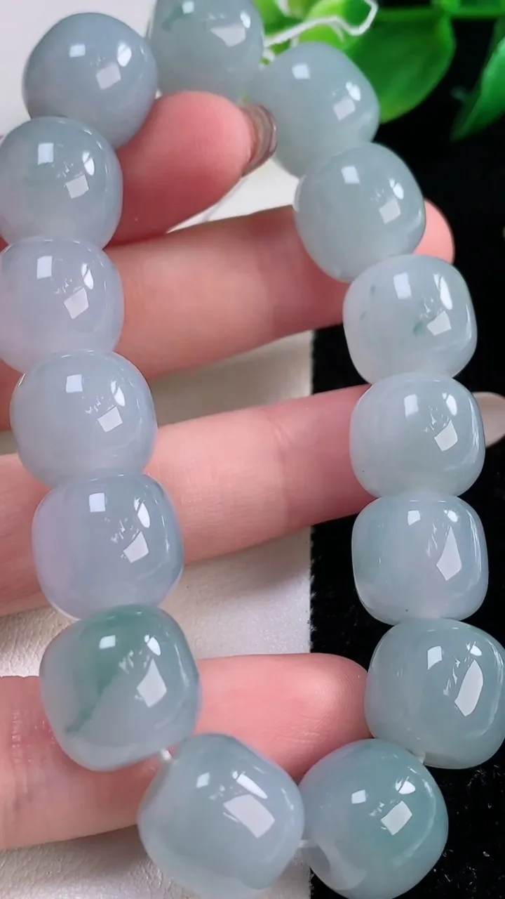 天然A货翡翠种飘花路路通手串，尺寸12-13.4-15颗，重量:7089g12月2日
工厂直销收藏佳