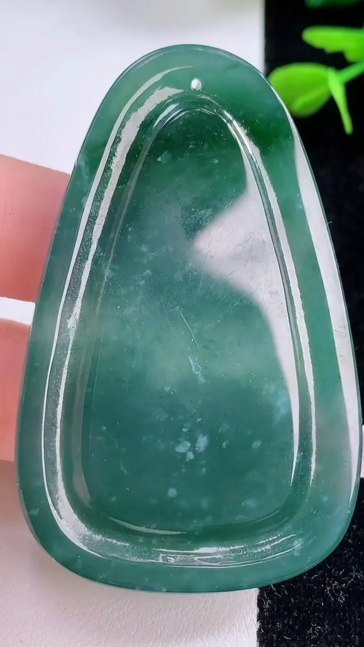 天然A货翡翠蓝水地藏王菩萨吊坠，尺寸61.8-40-6.8，重:34.81g
12月2日