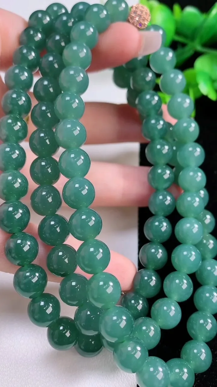天然A货翡翠圆珠项链，尺寸8.6-88颗，重:94.18g
12月2日