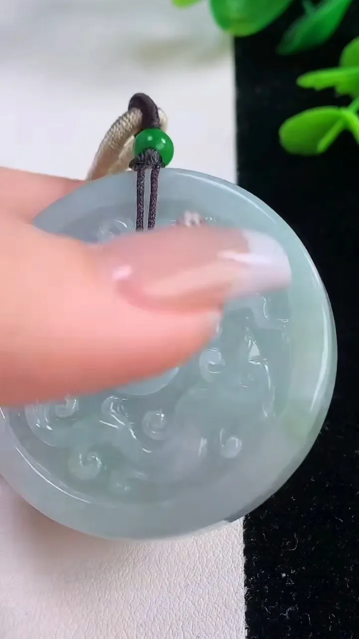 天然A货翡翠凤凰吊坠，尺寸45.6-8.2，重量:40.58g
12月2日