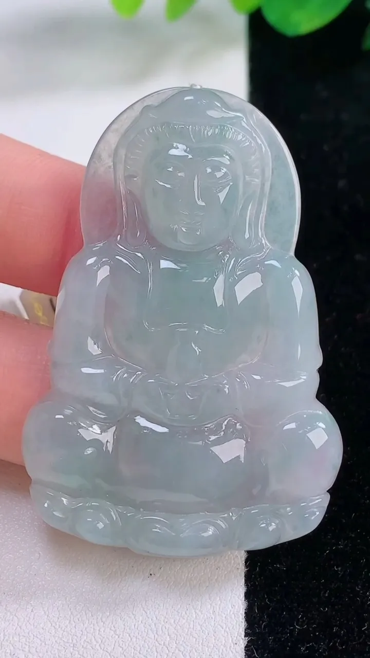 天然A货翡翠观音菩萨吊坠，尺寸52.2-35.8-5.2，重量:16.38g
12月2日