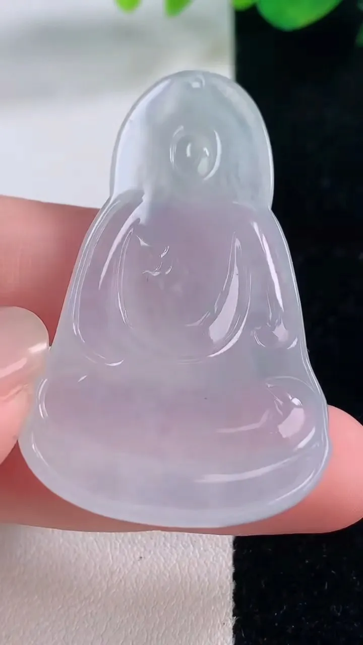 天然A货翡翠观音菩萨吊坠，尺寸50-29.8-5.9，重量:16.04g
12月2日